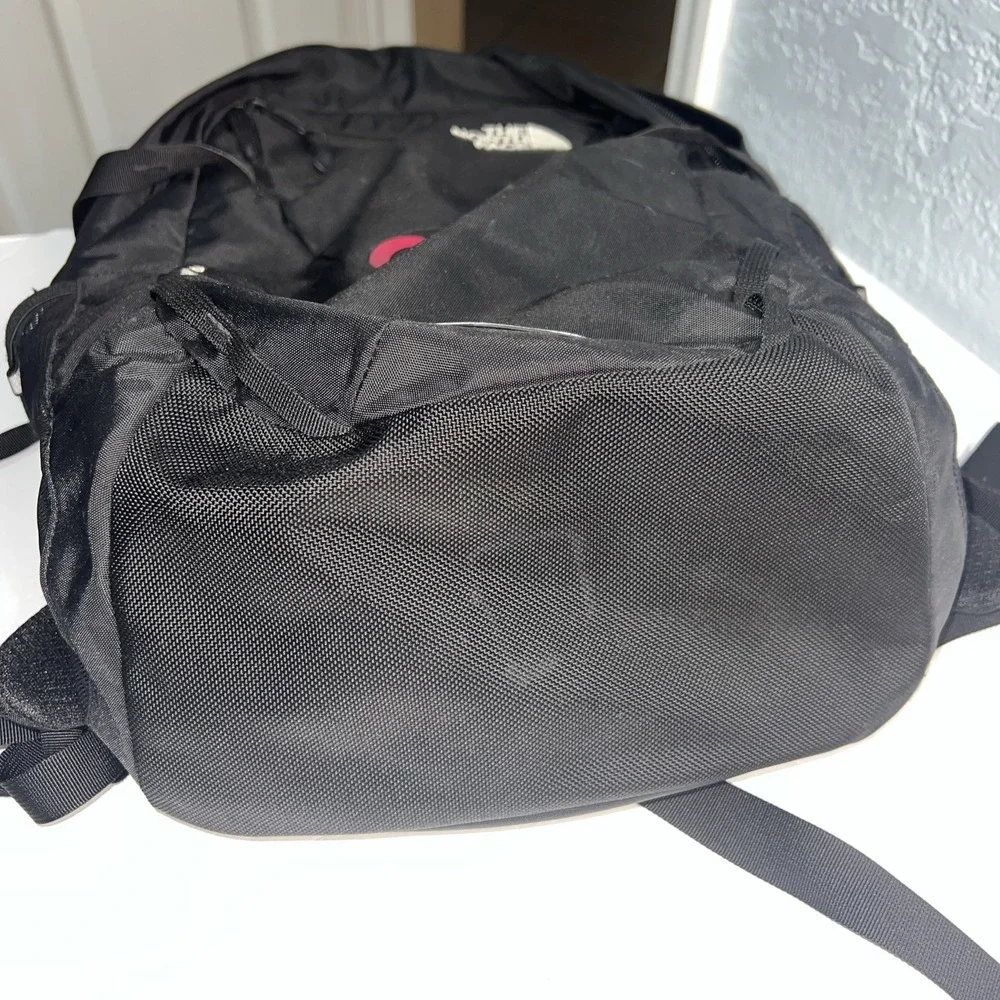 The North Face Iron Peak Backpack Black Laptop Waist Strap Hiking Heart